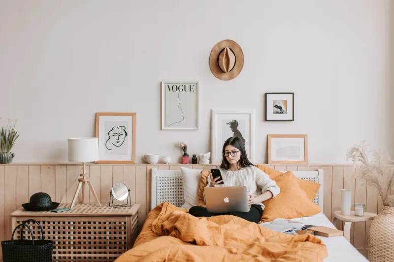 The Scroll Trap: How Endless Inspiration Is Actually Killing Your Personal Style